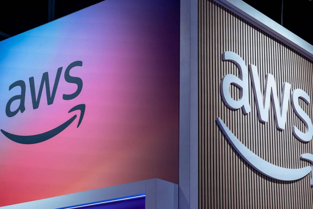 Featured image for ඇමසන් cloud බිඳවැටීමෙන් ලොව පුරා අන්තර්ජාල සේවා රැසක් බිඳ වැටෙයි